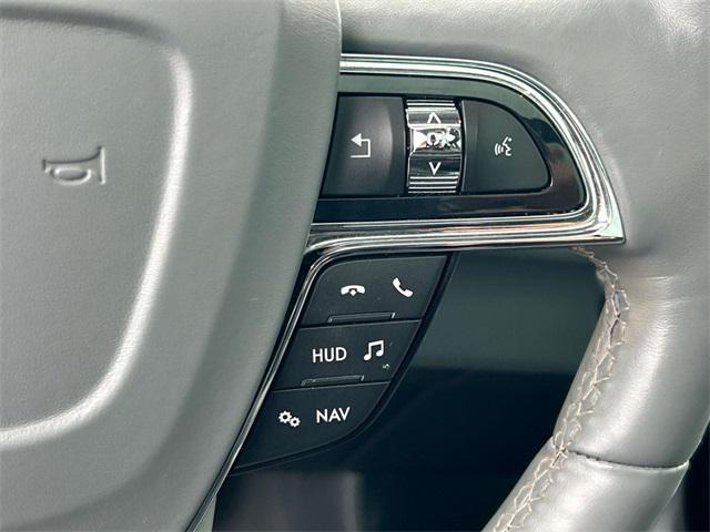 Photo of 2018 White Platinum Metallic Tri-Coat Lincoln Navigator L