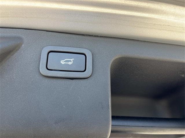 Photo of 2017 Silicon Silver Metallic Land Rover Discovery Sport