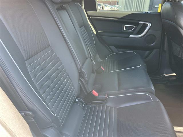 Photo of 2017 Silicon Silver Metallic Land Rover Discovery Sport