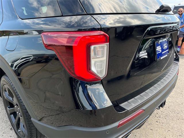 Photo of 2023 Agate Black Metallic Ford Explorer