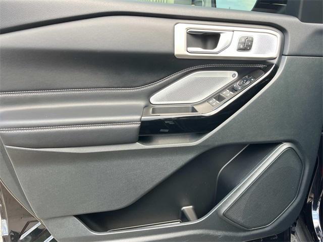 Photo of 2023 Agate Black Metallic Ford Explorer
