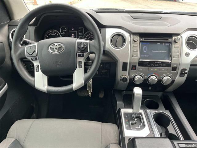 Photo of 2018 Super White Toyota Tundra