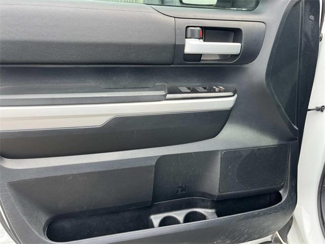 Photo of 2018 Super White Toyota Tundra