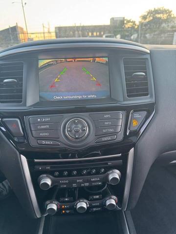 Photo of 2017 Gun Metallic Nissan Pathfinder