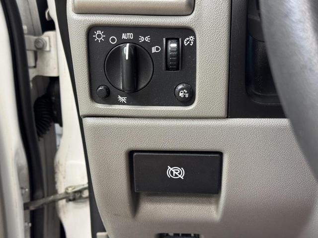 Photo of 2008 Summit White Chevrolet Colorado