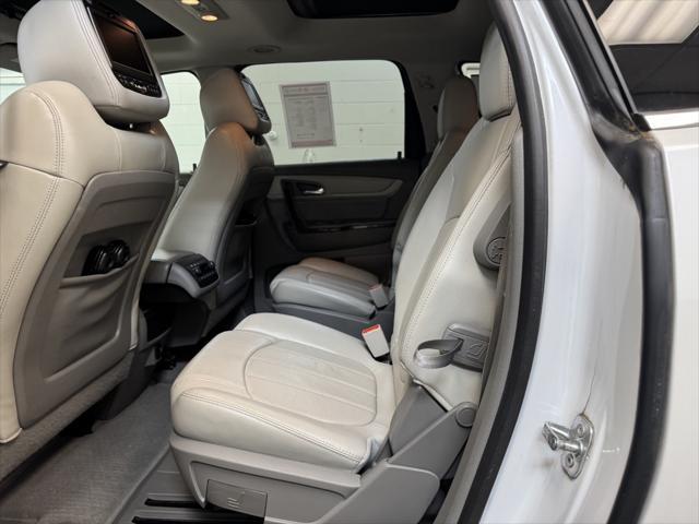 Photo of 2017 Iridescent Pearl Tricoat Chevrolet Traverse