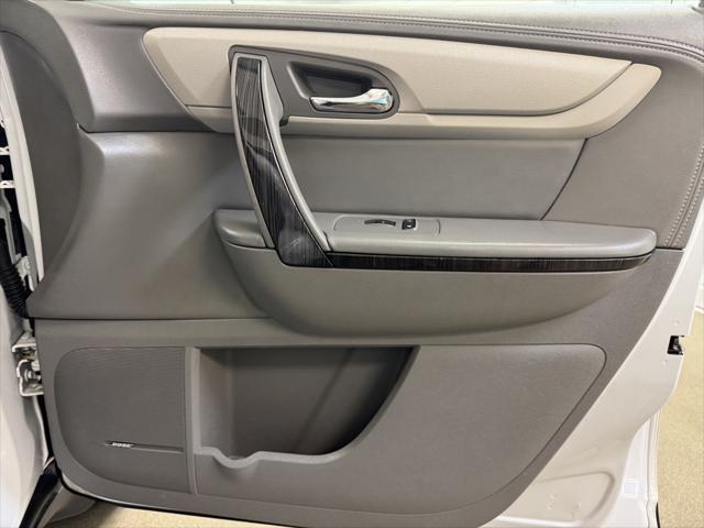Photo of 2017 Iridescent Pearl Tricoat Chevrolet Traverse