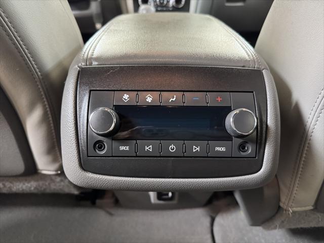Photo of 2017 Iridescent Pearl Tricoat Chevrolet Traverse
