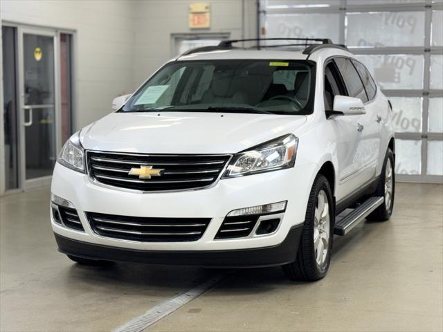 Photo of 2017 Iridescent Pearl Tricoat Chevrolet Traverse