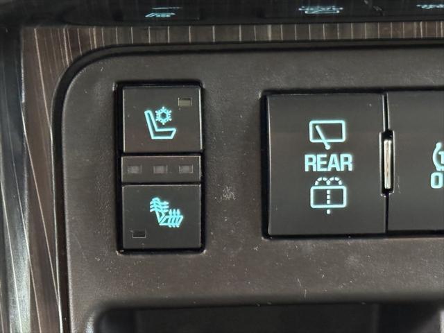 Photo of 2017 Iridescent Pearl Tricoat Chevrolet Traverse