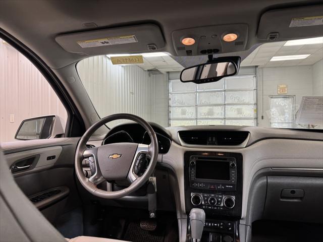 Photo of 2017 Iridescent Pearl Tricoat Chevrolet Traverse