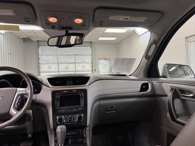 Photo of 2017 Iridescent Pearl Tricoat Chevrolet Traverse