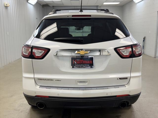 Photo of 2017 Iridescent Pearl Tricoat Chevrolet Traverse