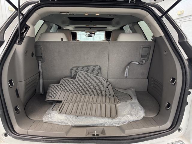 Photo of 2017 Iridescent Pearl Tricoat Chevrolet Traverse