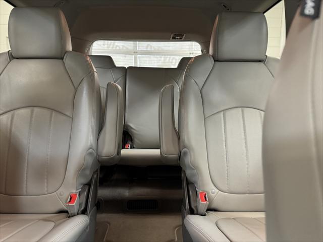 Photo of 2017 Iridescent Pearl Tricoat Chevrolet Traverse