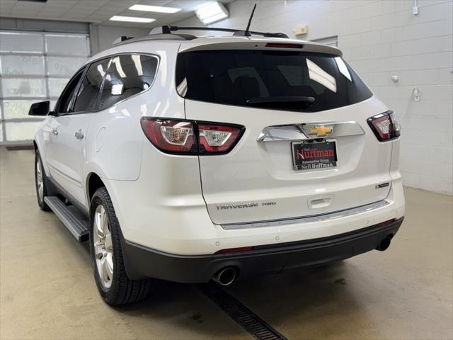 Photo of 2017 Iridescent Pearl Tricoat Chevrolet Traverse