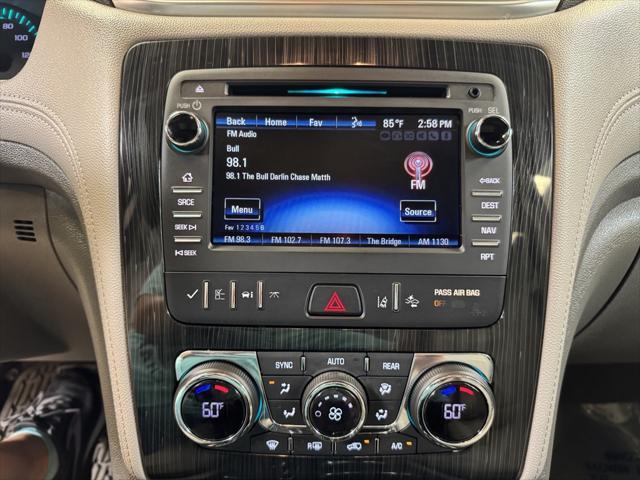 Photo of 2017 Iridescent Pearl Tricoat Chevrolet Traverse