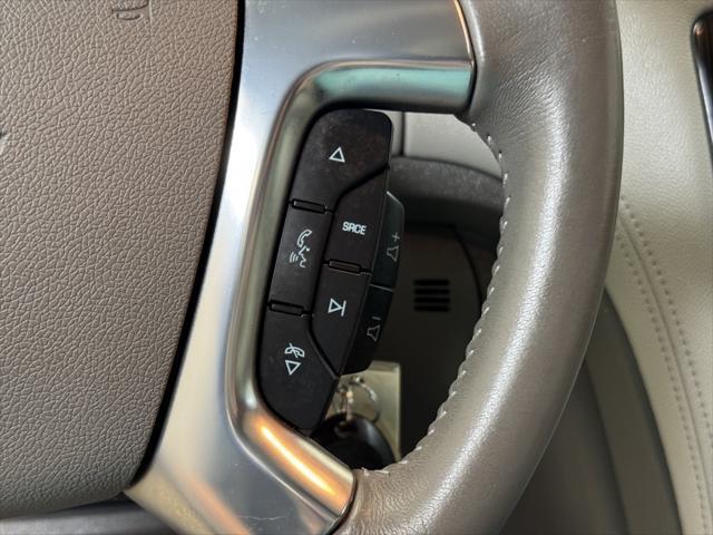 Photo of 2017 Iridescent Pearl Tricoat Chevrolet Traverse
