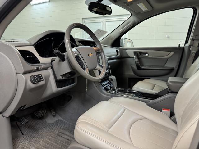 Photo of 2017 Iridescent Pearl Tricoat Chevrolet Traverse