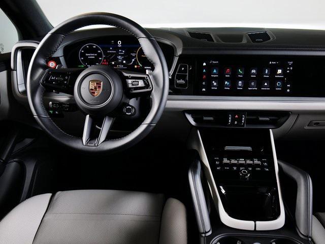 Photo of 2025 Chrome Porsche Cayenne