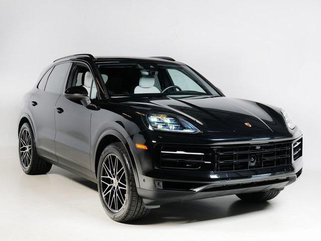 Photo of 2025 Chrome Porsche Cayenne