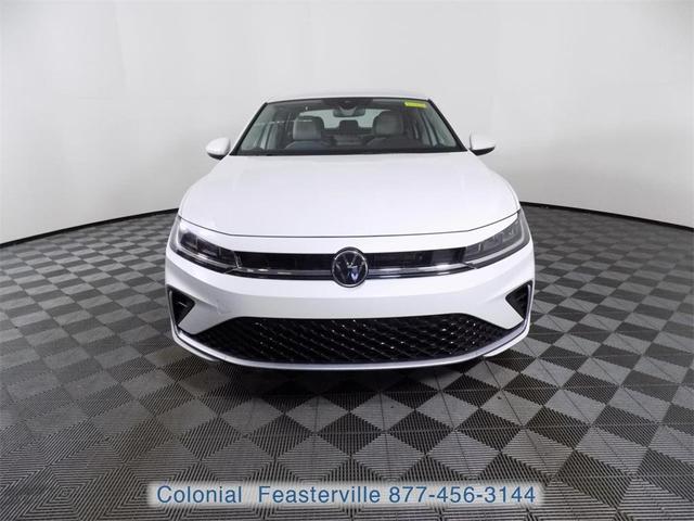 Photo of 2025 Opal White Pearl Effect Volkswagen Jetta