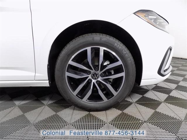 Photo of 2025 Opal White Pearl Effect Volkswagen Jetta