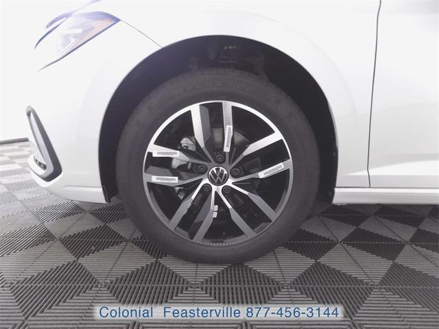 Photo of 2025 Opal White Pearl Effect Volkswagen Jetta