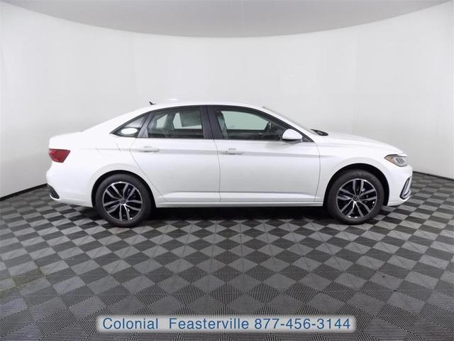 Photo of 2025 Opal White Pearl Effect Volkswagen Jetta