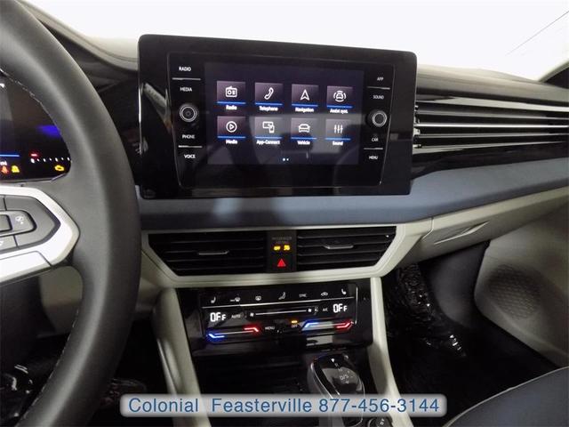 Photo of 2025 Opal White Pearl Effect Volkswagen Jetta
