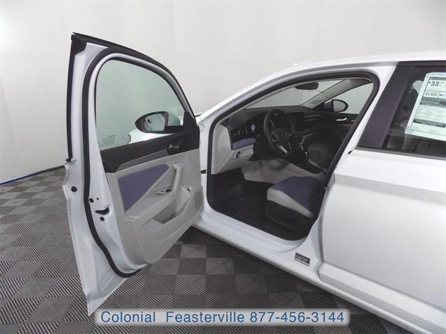 Photo of 2025 Opal White Pearl Effect Volkswagen Jetta