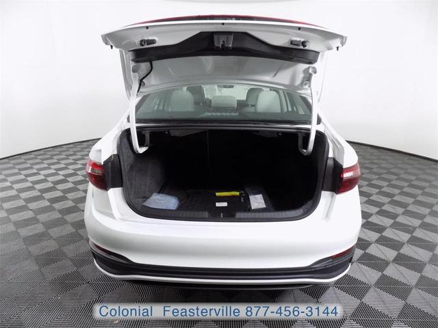 Photo of 2025 Opal White Pearl Effect Volkswagen Jetta