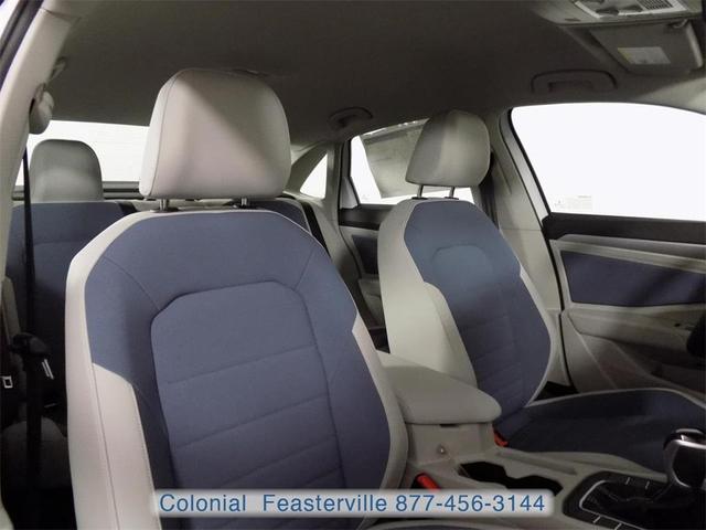 Photo of 2025 Opal White Pearl Effect Volkswagen Jetta