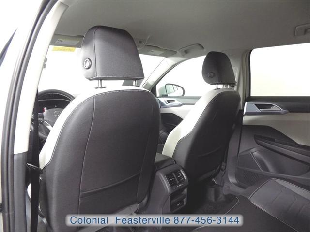 Photo of 2025 Pure White Volkswagen Taos