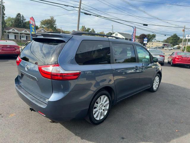 Photo of 2017 Blue Toyota Sienna