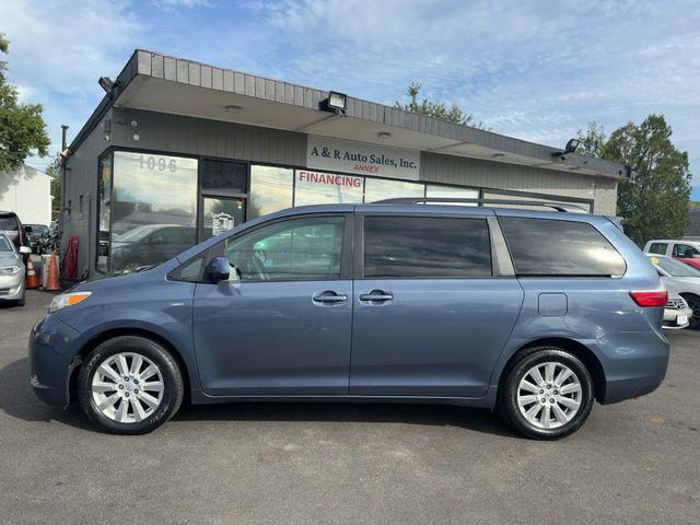 Photo of 2017 Blue Toyota Sienna