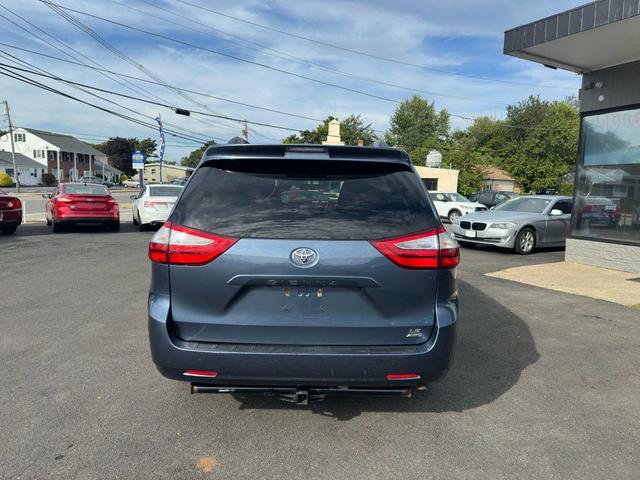 Photo of 2017 Blue Toyota Sienna