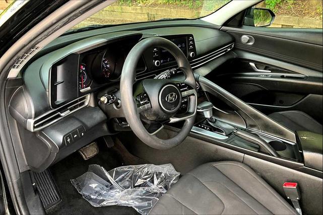 Photo of 2021 Phantom Black Hyundai ELANTRA