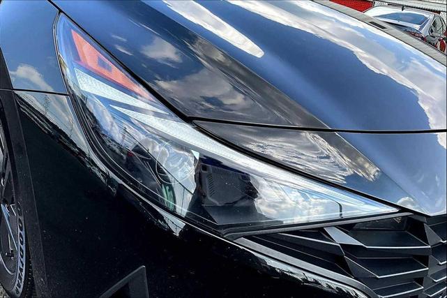 Photo of 2021 Phantom Black Hyundai ELANTRA