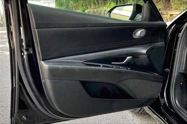 Photo of 2021 Phantom Black Hyundai ELANTRA