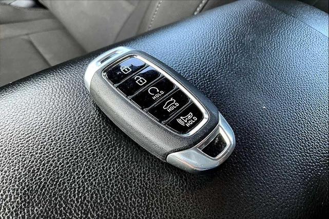 Photo of 2021 Phantom Black Hyundai ELANTRA