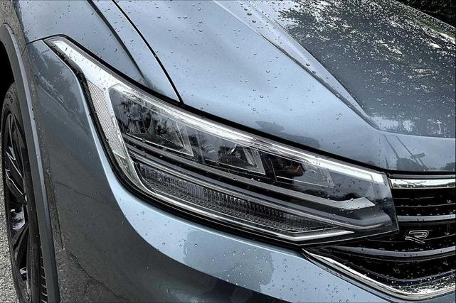 Photo of 2024 Platinum Gray Metallic Volkswagen Tiguan