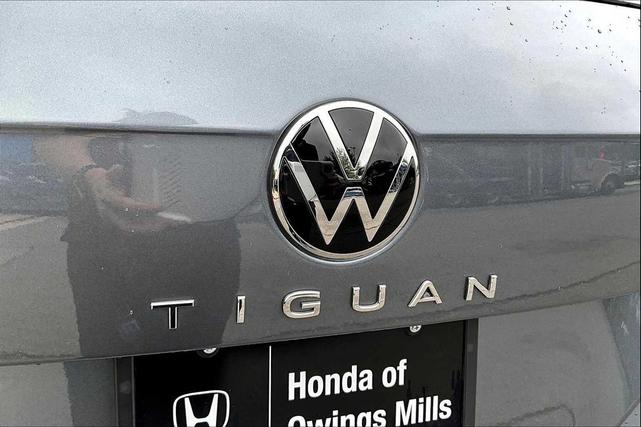 Photo of 2024 Platinum Gray Metallic Volkswagen Tiguan