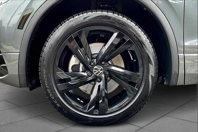 Photo of 2024 Platinum Gray Metallic Volkswagen Tiguan