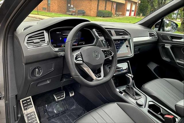 Photo of 2024 Platinum Gray Metallic Volkswagen Tiguan