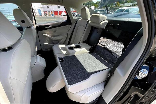 Photo of 2024 Deep Black Pearl Volkswagen Jetta