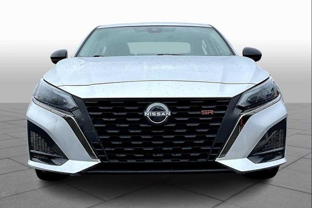 Photo of 2023 Brilliant Silver Metallic Nissan Altima