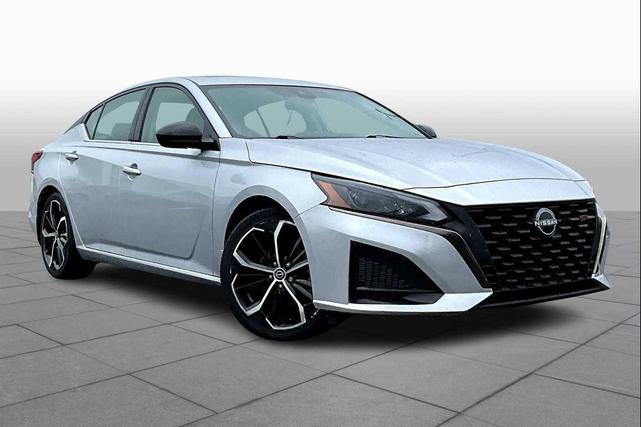 Photo of 2023 Brilliant Silver Metallic Nissan Altima