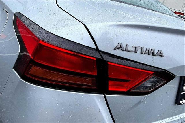 Photo of 2023 Brilliant Silver Metallic Nissan Altima