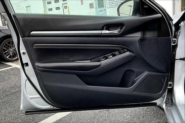 Photo of 2023 Brilliant Silver Metallic Nissan Altima